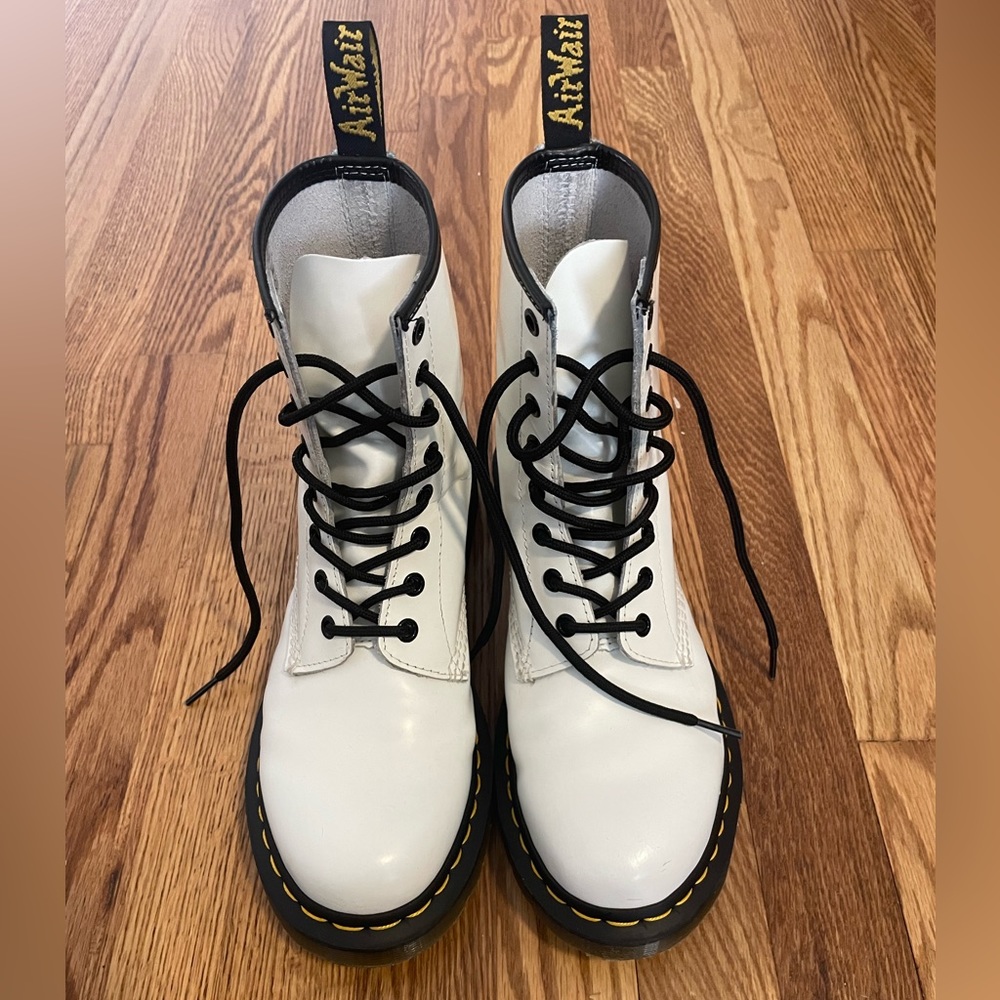 Dr. Martens White smooth 1460